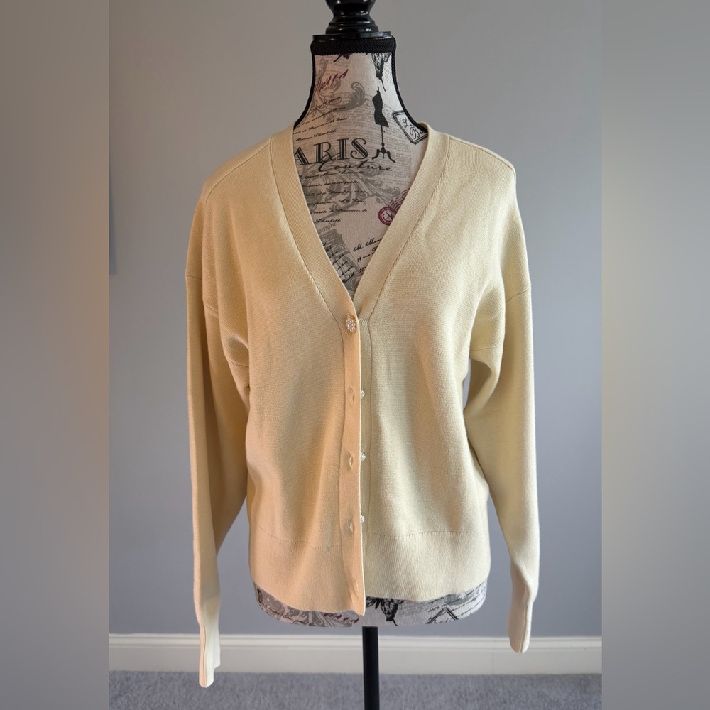 Zara NWT ivory button down sweater size medium with gold/flower hardware